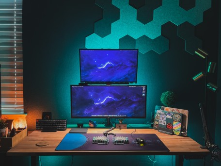 Gaming room with green colour scheme