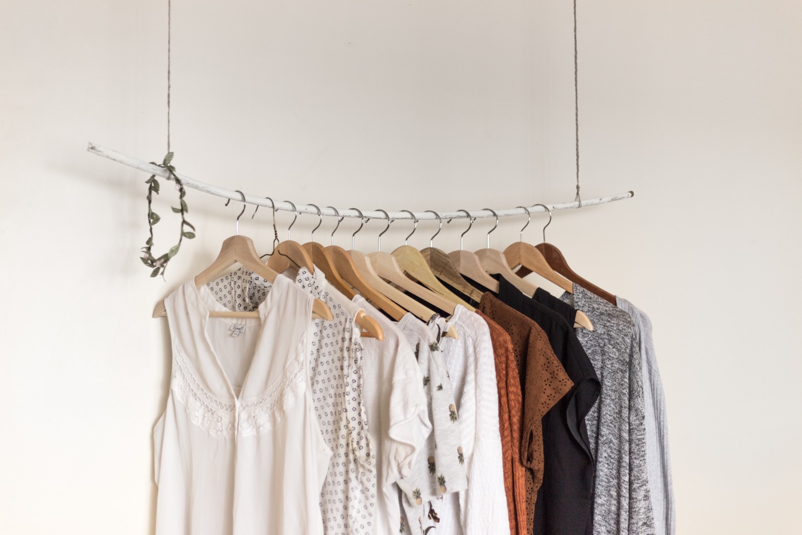 A hanging clothes storage rail