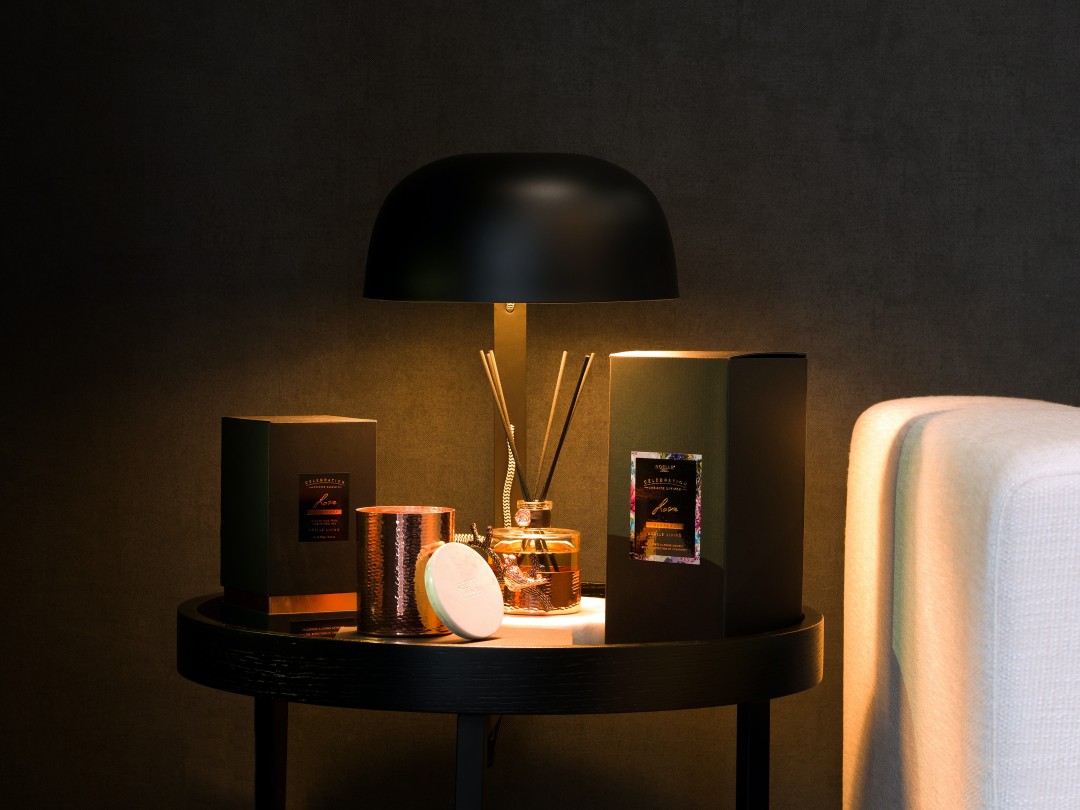 A side table with a lamp next to a sofa